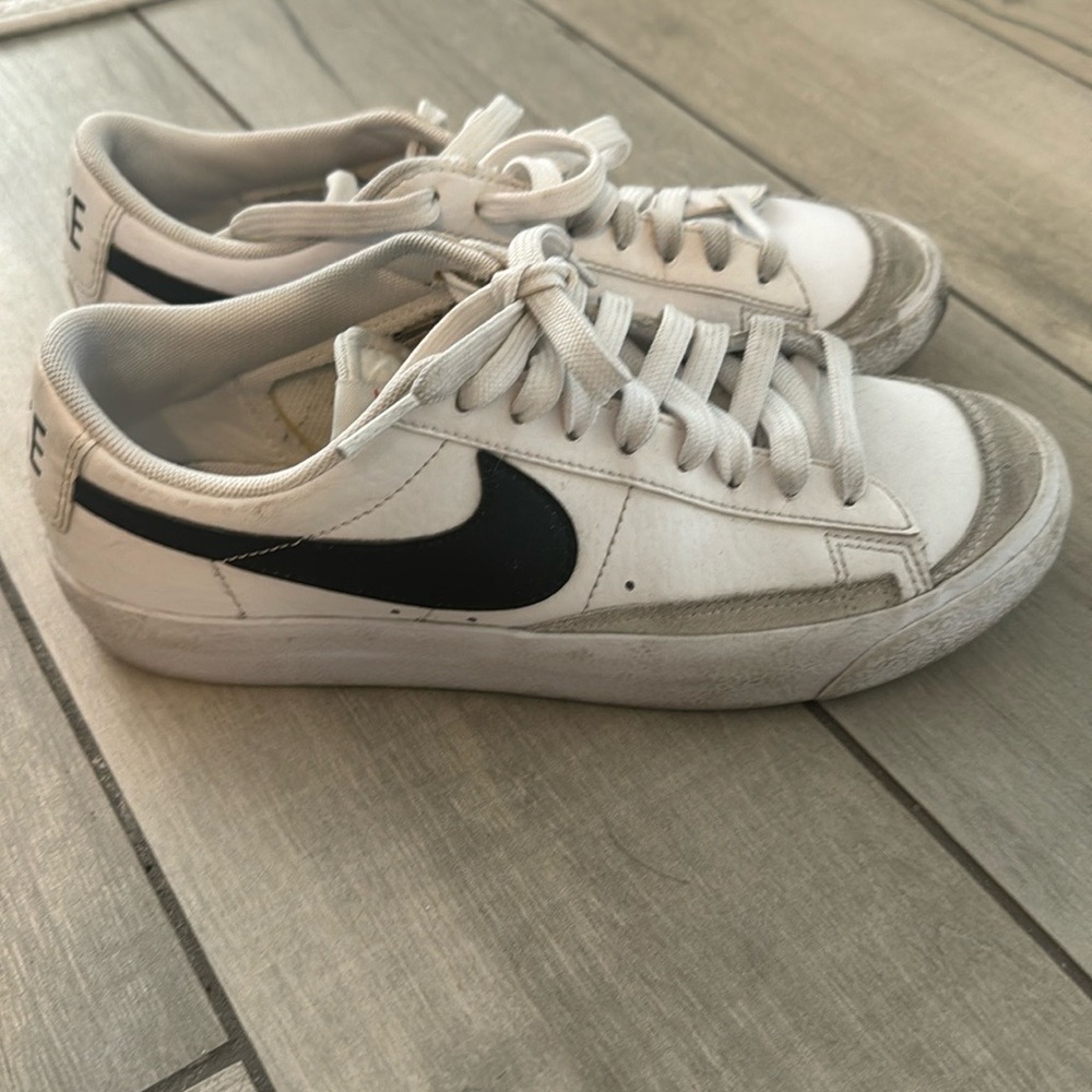 Youth Low Top Nike Blazers